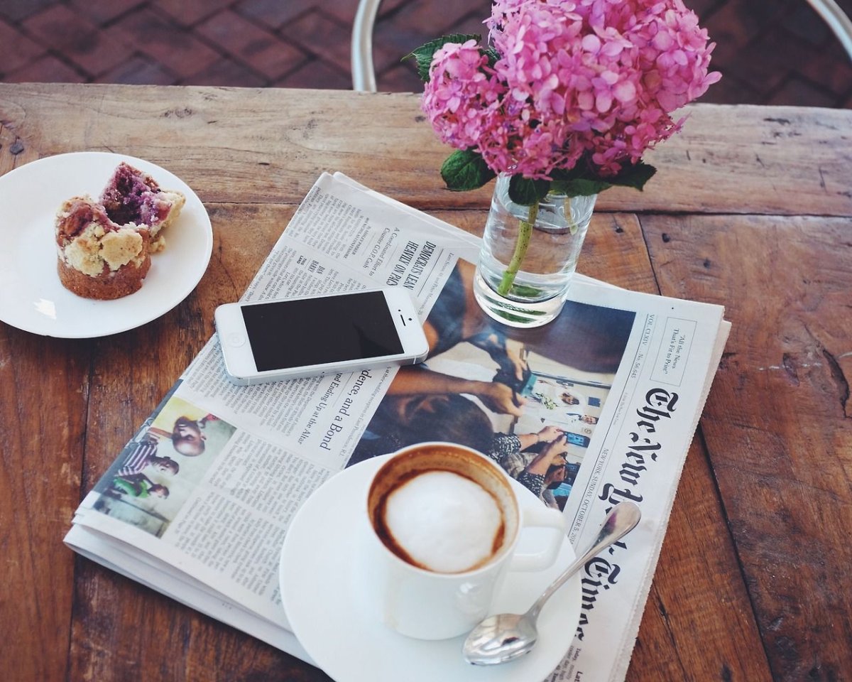 Утренний кофе и газета