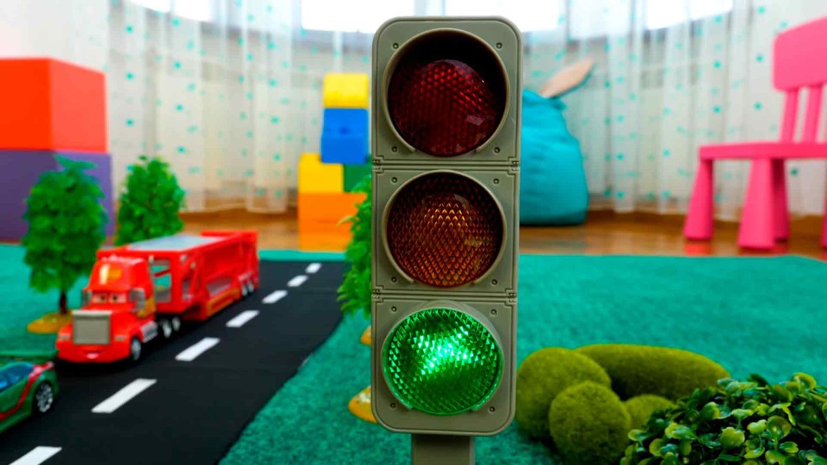 Салатовый цвет на светофоре