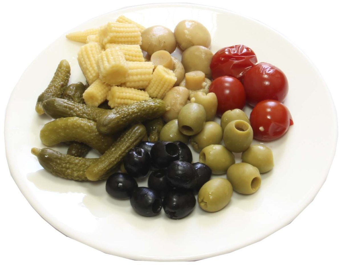 Тарелка с соленьями