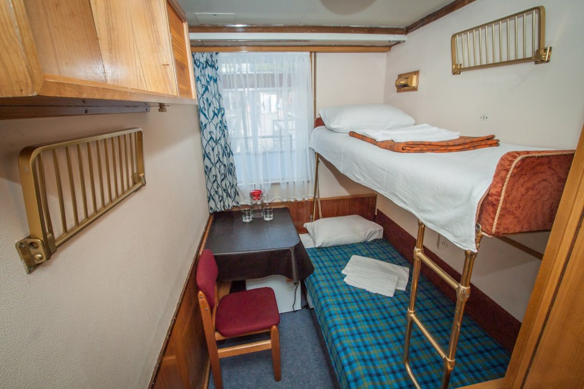 Теплоход Кронштадт каюты