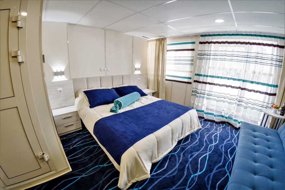 Люкс теплохода н.в.Гоголь