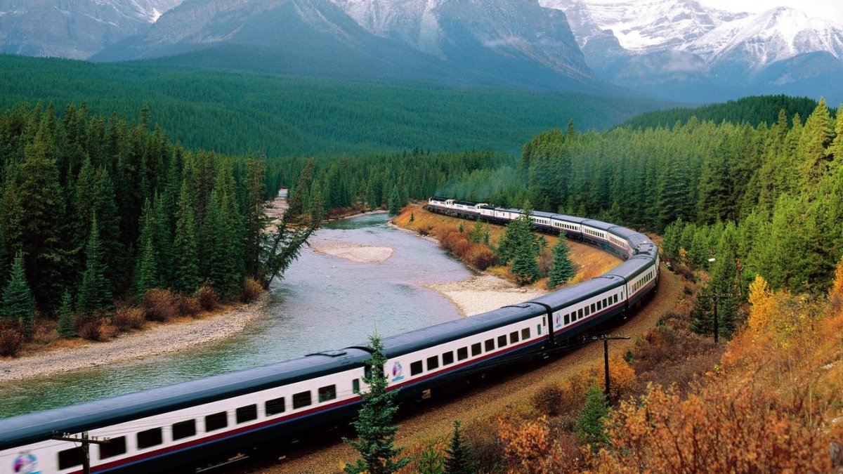 Железная дорога вдоль моря