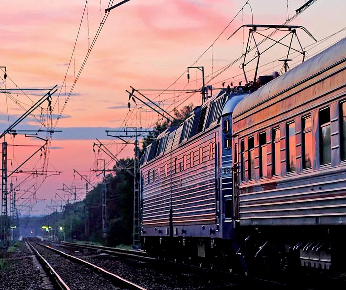 Поезд ночью