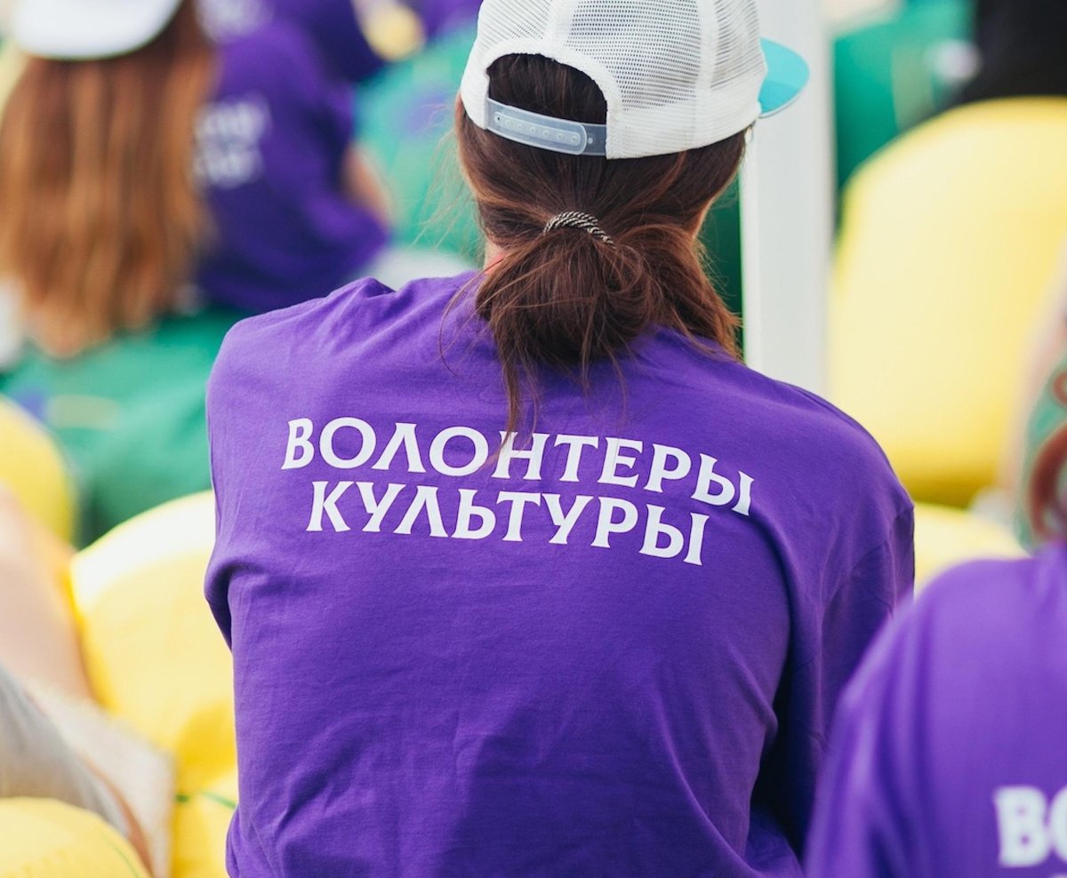 Надпись на кофре организатор международных мероприятий