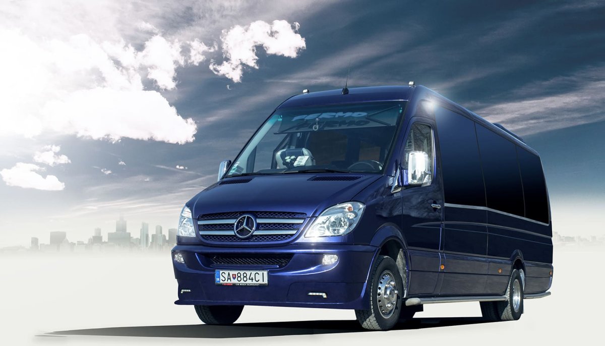 Микроавтобус белый вектор