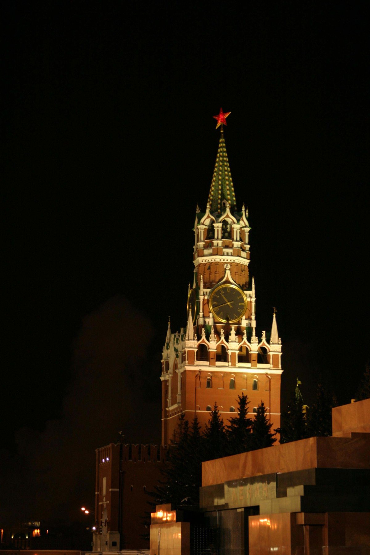 Спасская башня Московского Кремля ночью