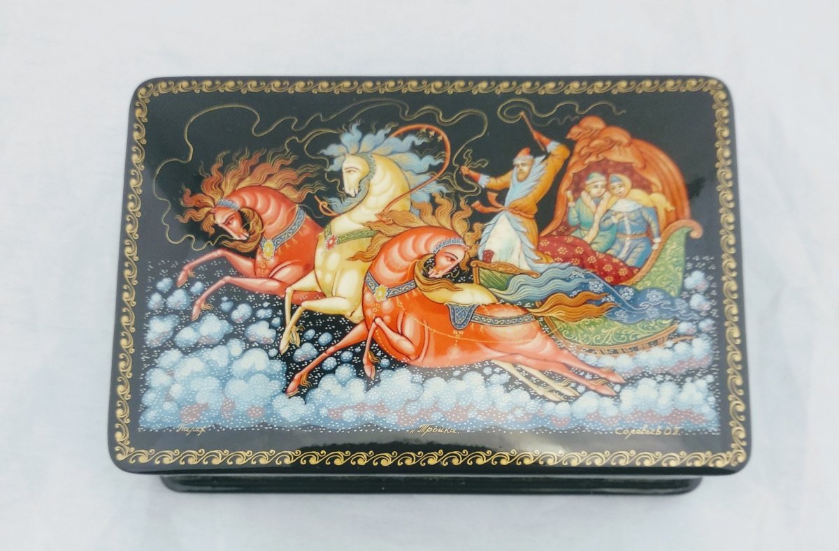 Лаковая шкатулка Палеха тройка