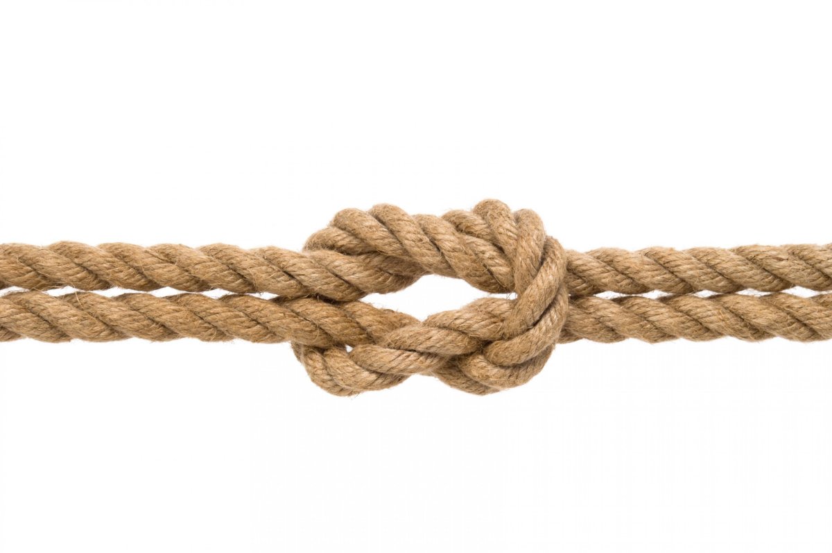 Канат на белом фоне