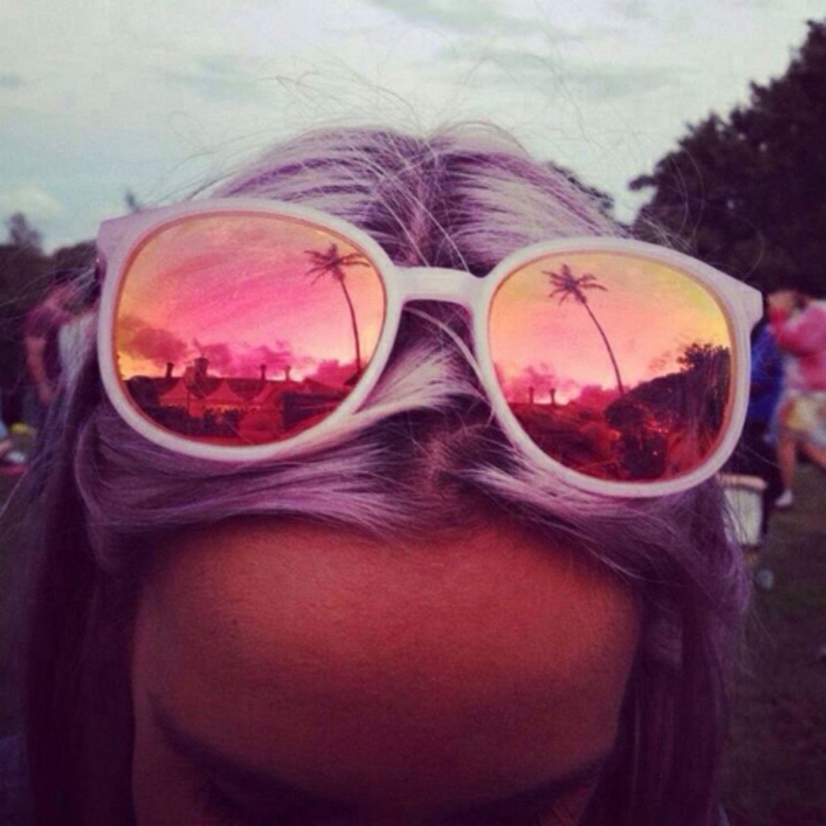 Солнечные очки на голове
