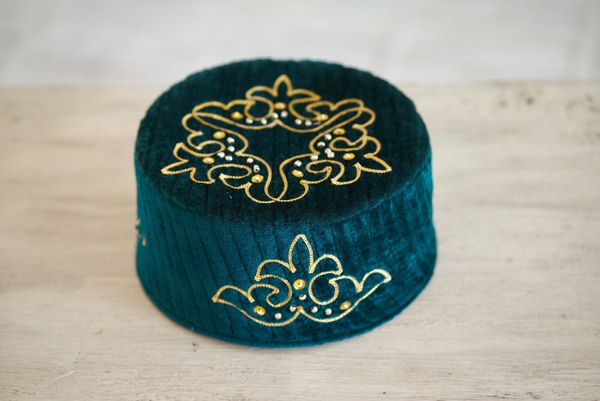 Тюбетейка казахская мужская белая