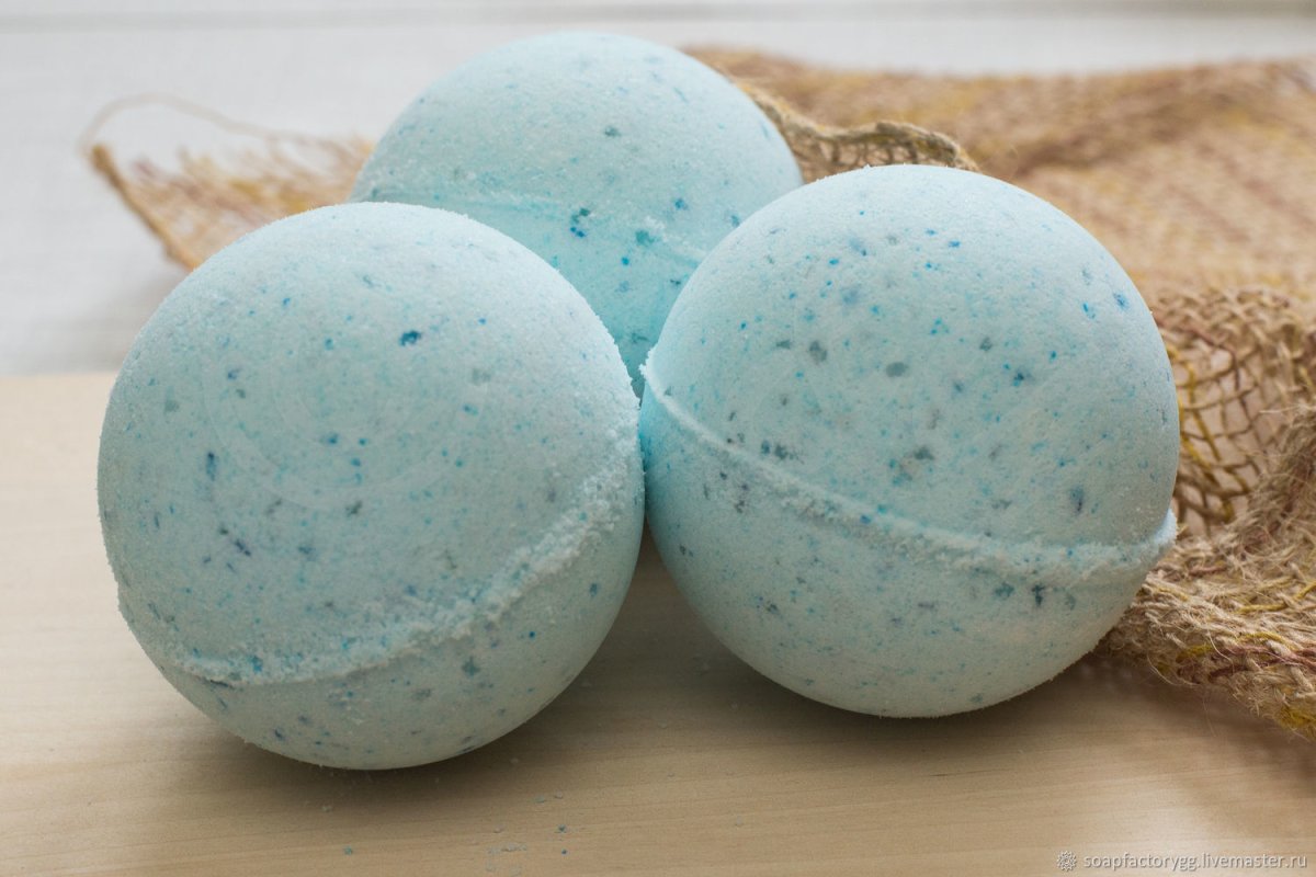 Розовая бомбочка для ванны