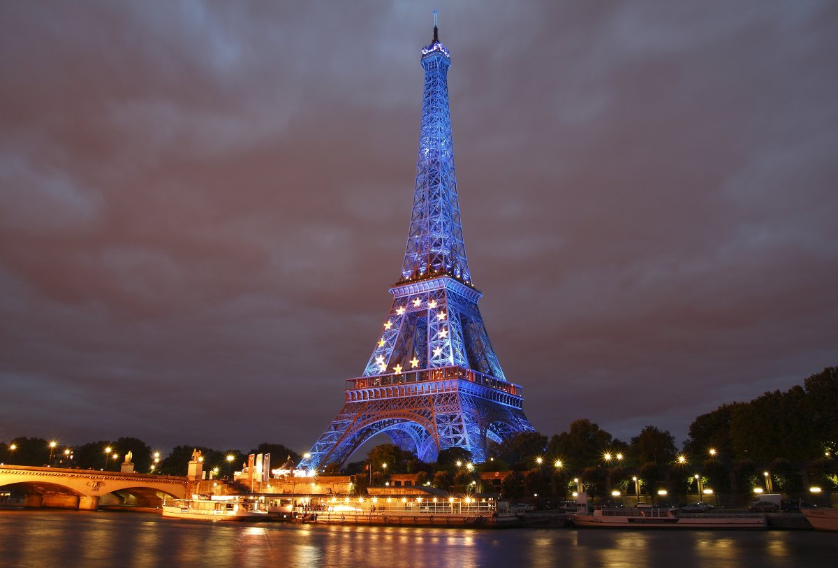 Эйфелева башня в Париже