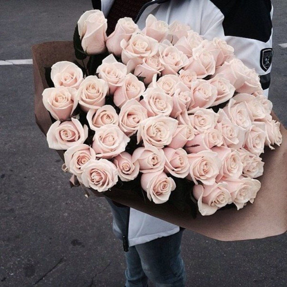 Большой букет роз