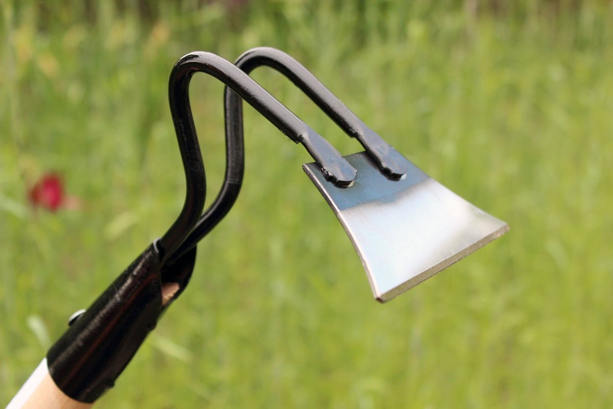 Тяпка Садовая стальная с дерев. Ручкой l=43, w=13см