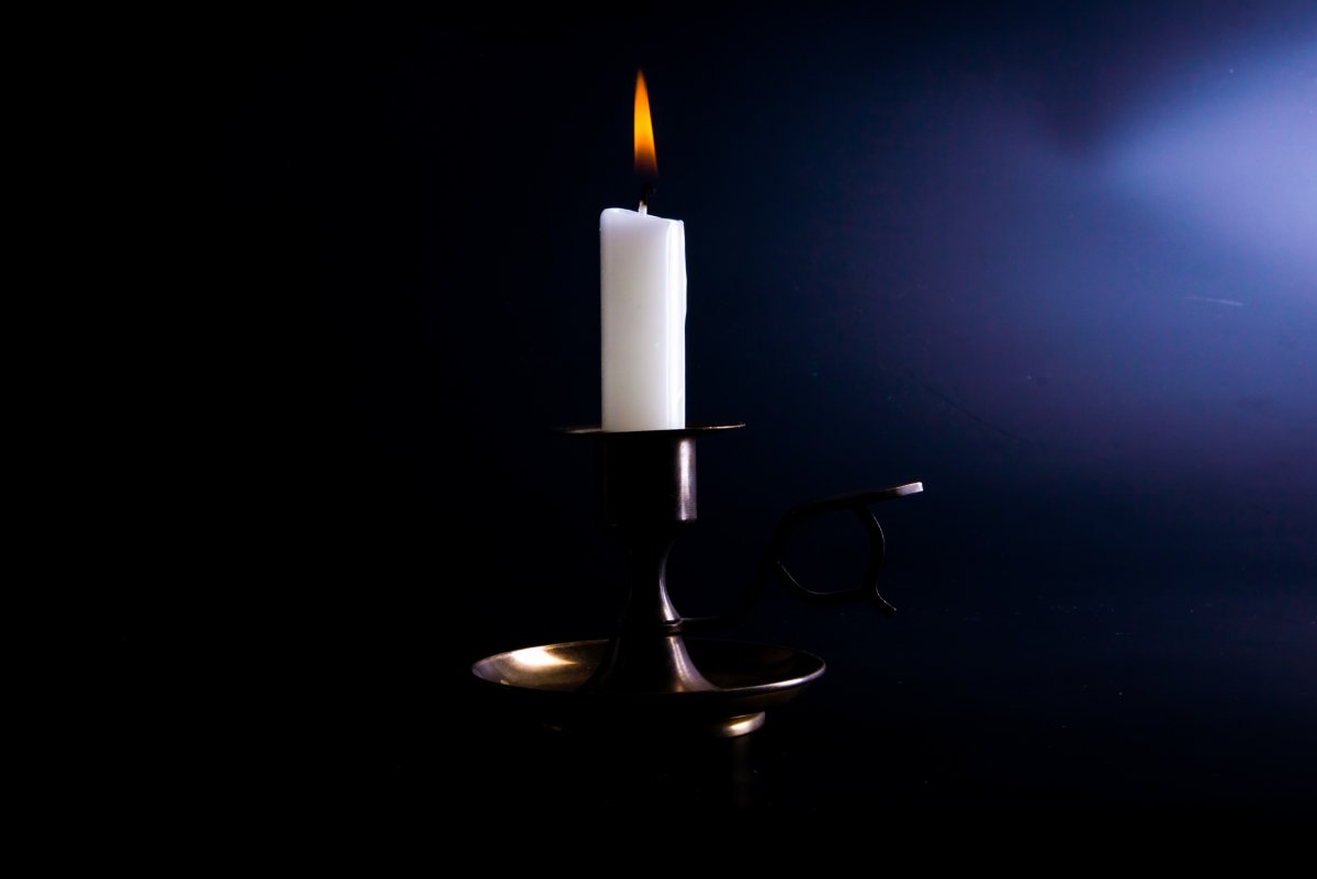 Горящая свеча