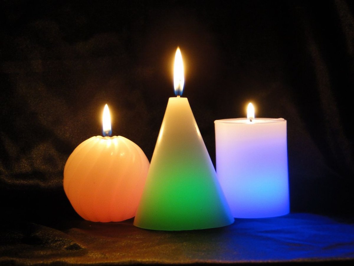 Горящие свечи