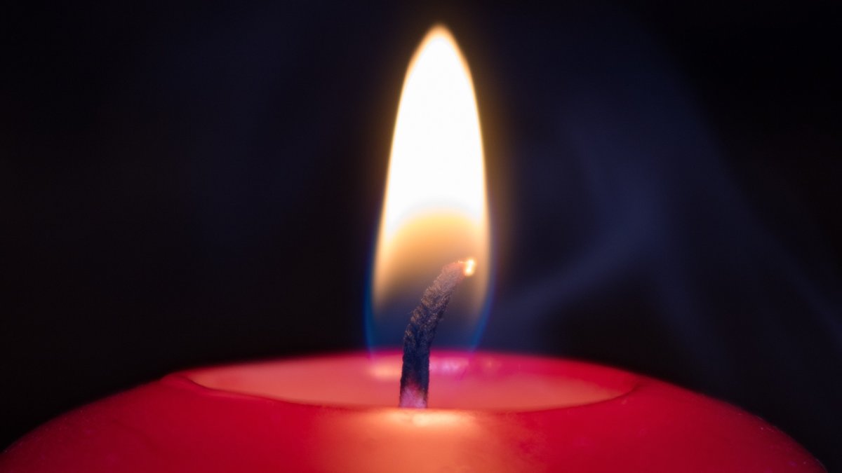 Горящая свеча