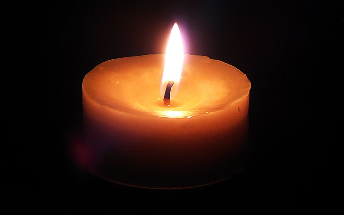 Горящая свеча
