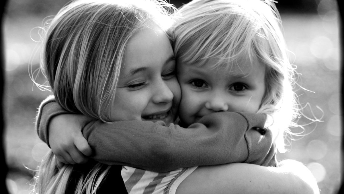 Обнять друга