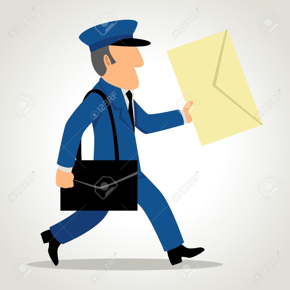 Почтальон с конвертом