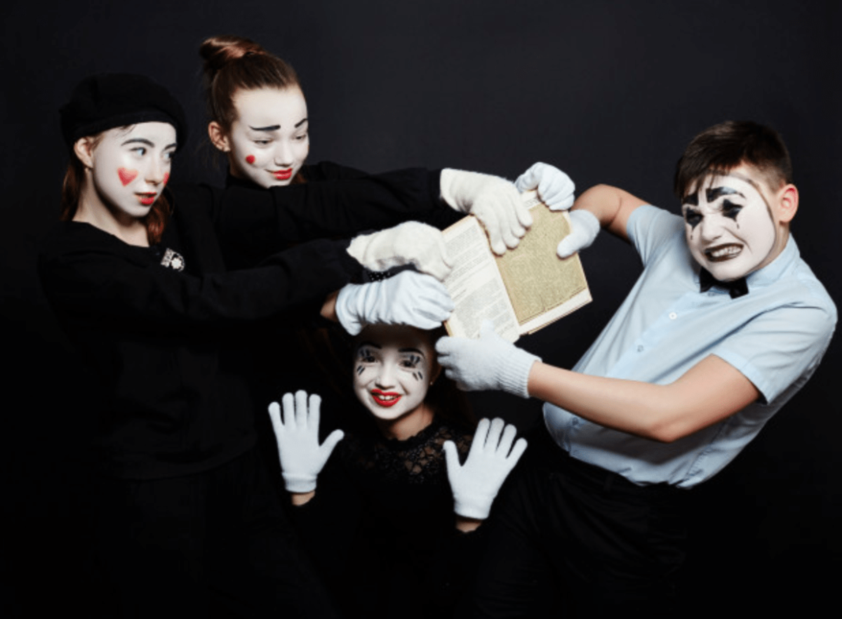 Клоун пантомима