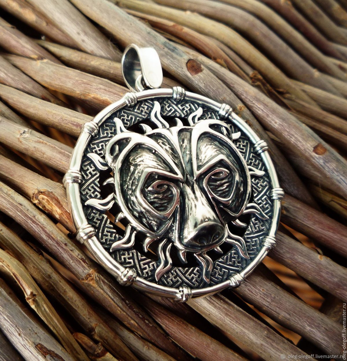 Оберёг чертог медведя в звезде Инглии