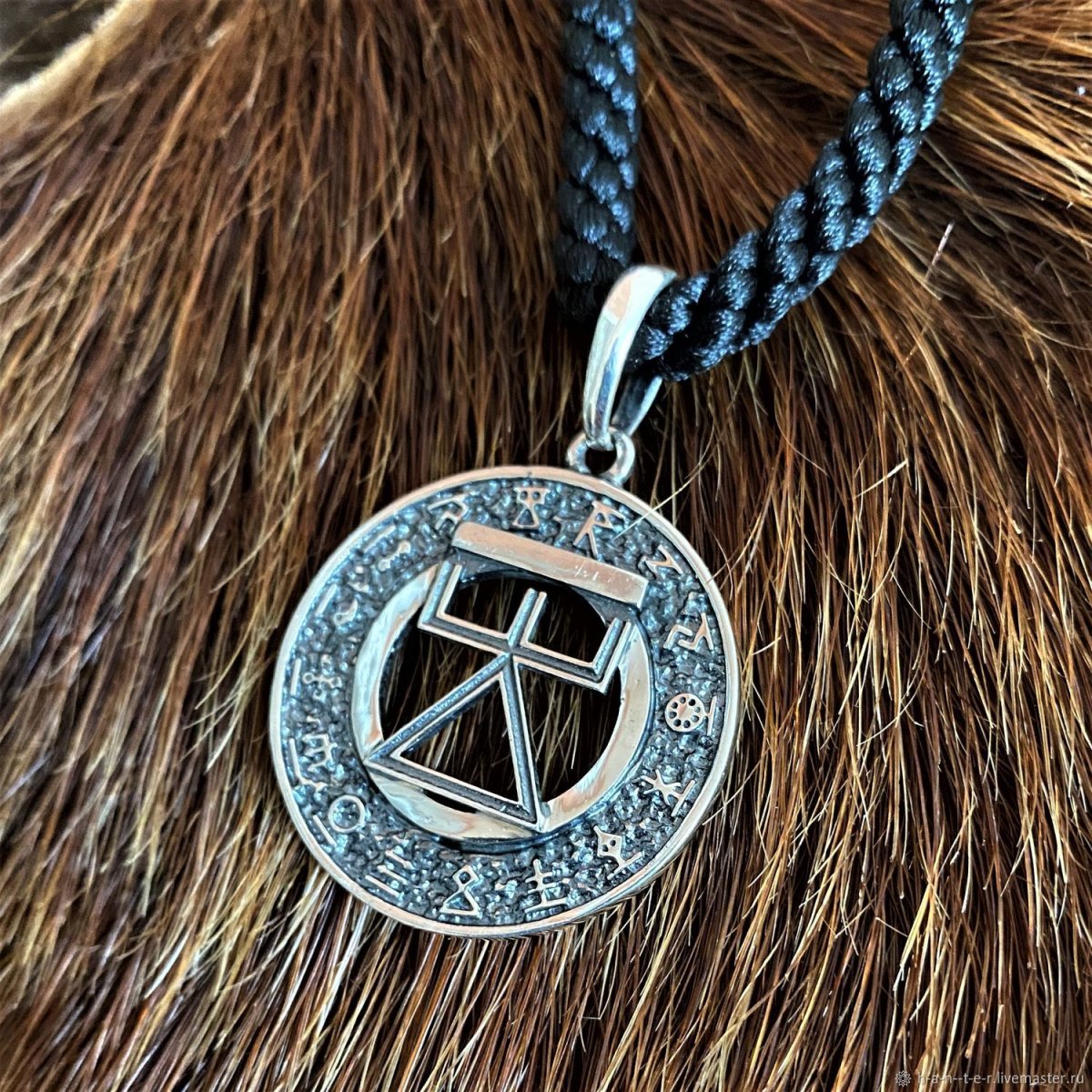 Оберег "печать и знак Велеса" медвежья лапа