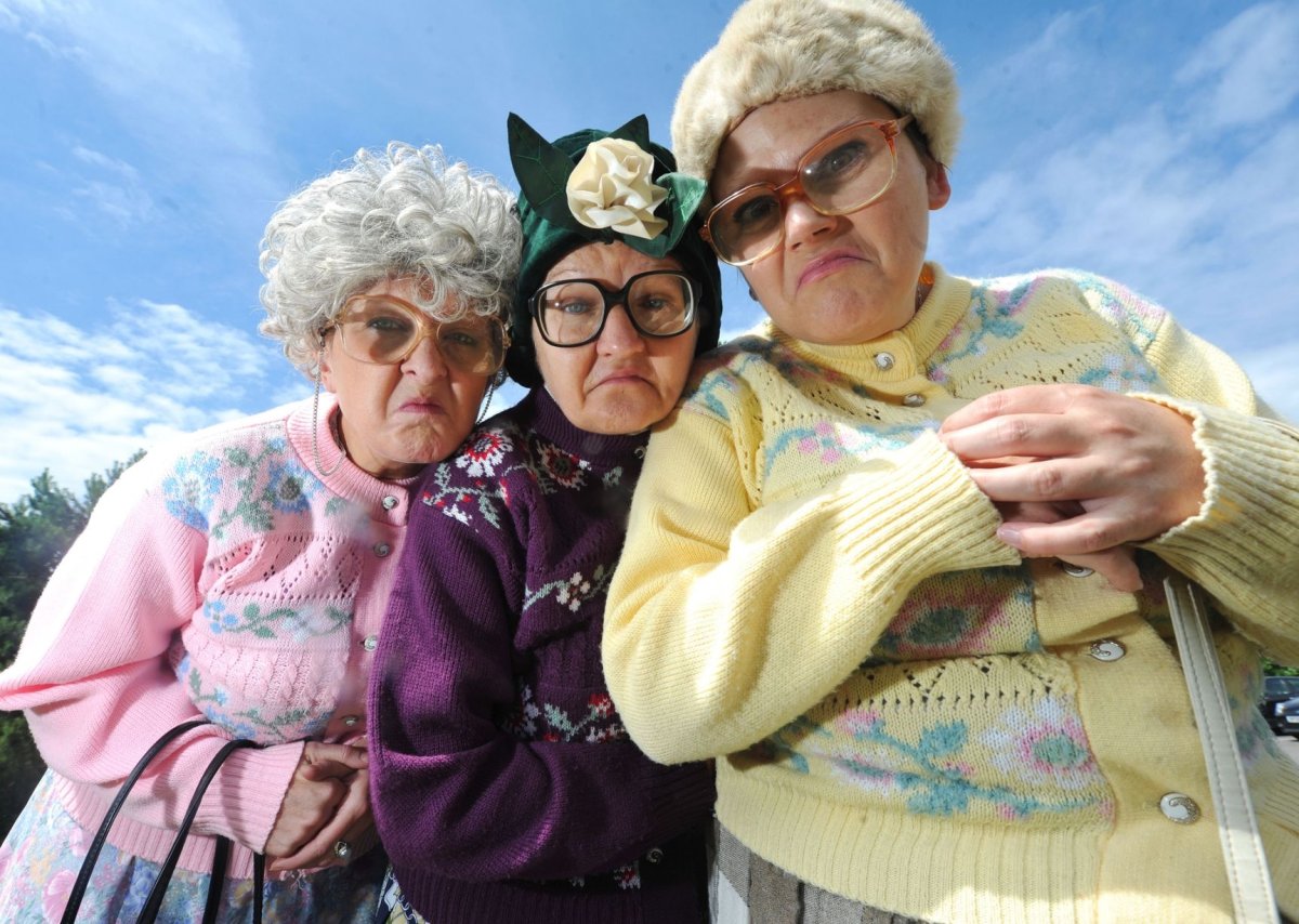 Три модные старушки