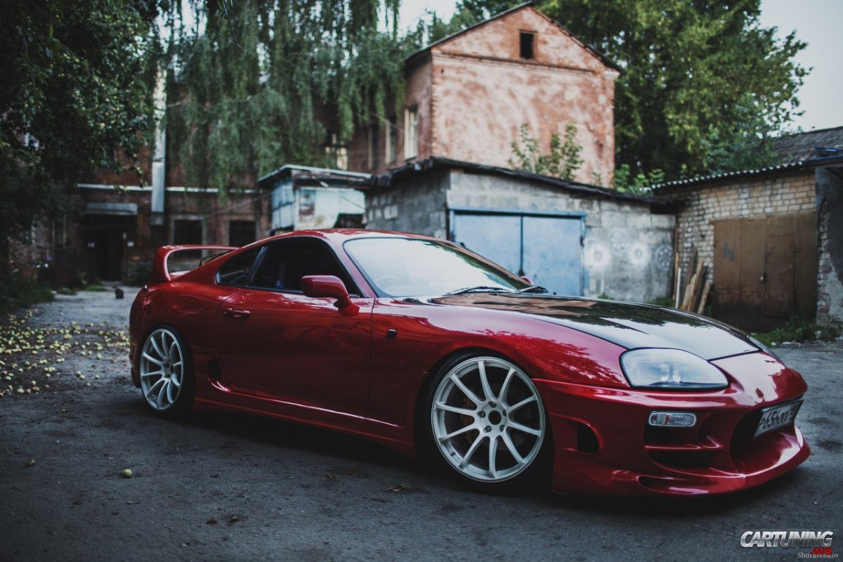 Тойота Супра и девушка