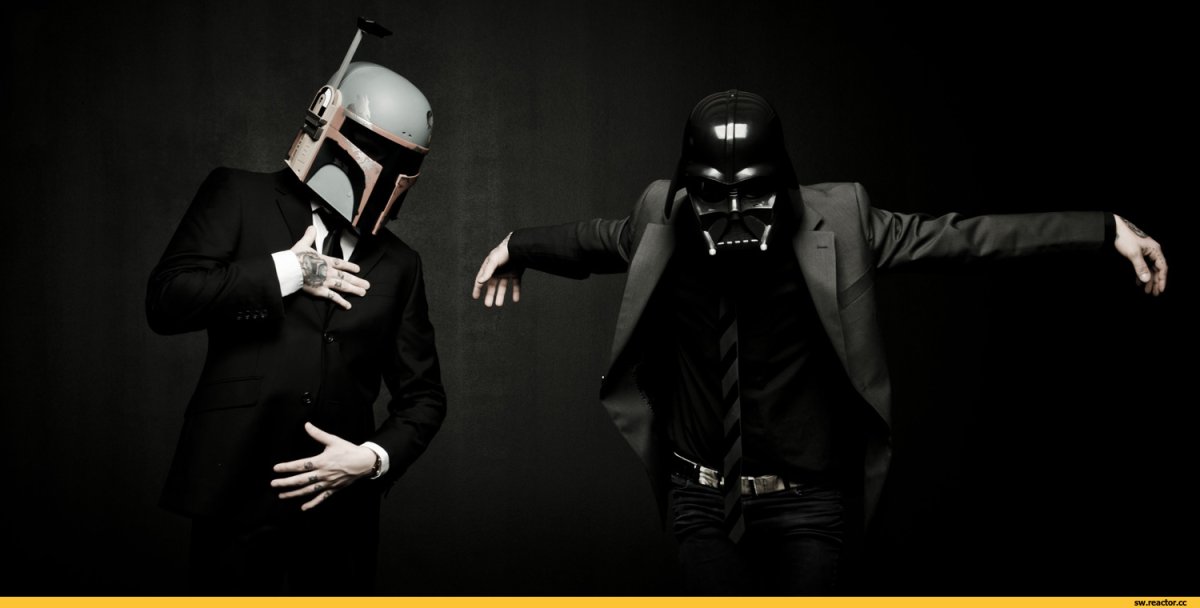 Парни смокинге и в маске