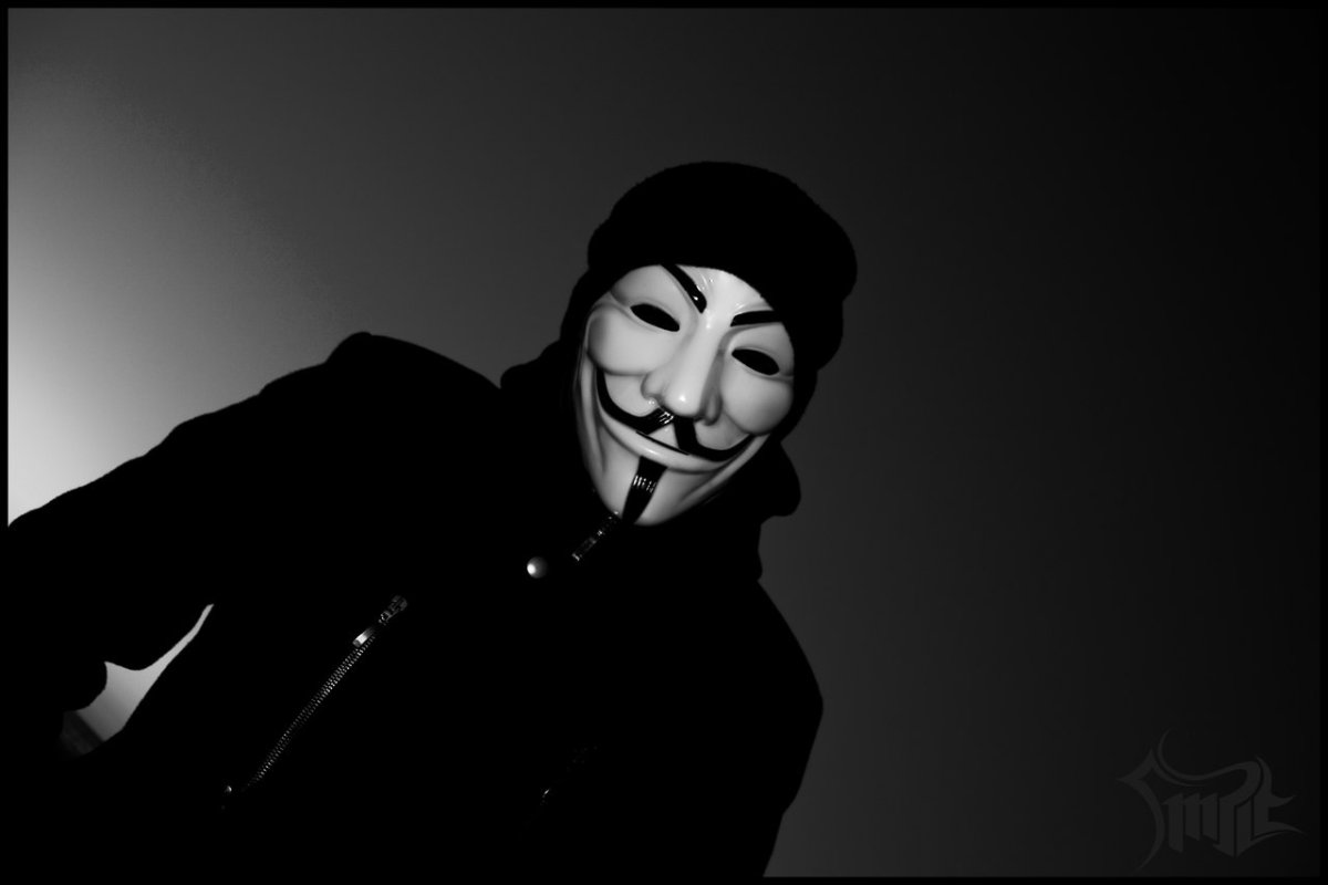 Парень в маске Гая Фокса