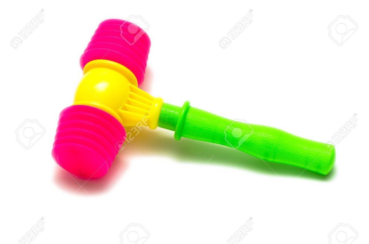 Игрушечный молоток на прозрачном фоне