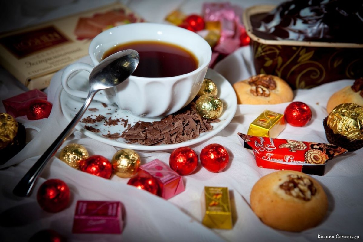 Чаепитие с конфетами