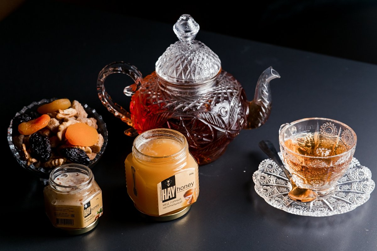 Чашка кофе с конфетами