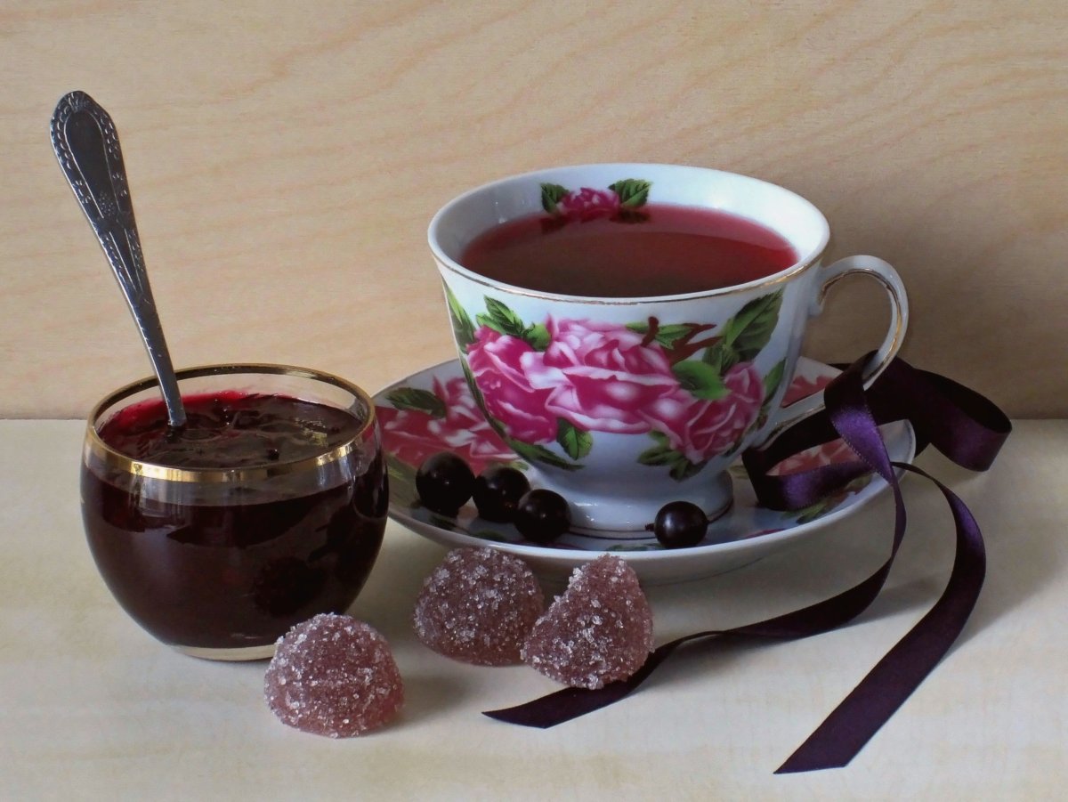 Чаепитие с конфетами