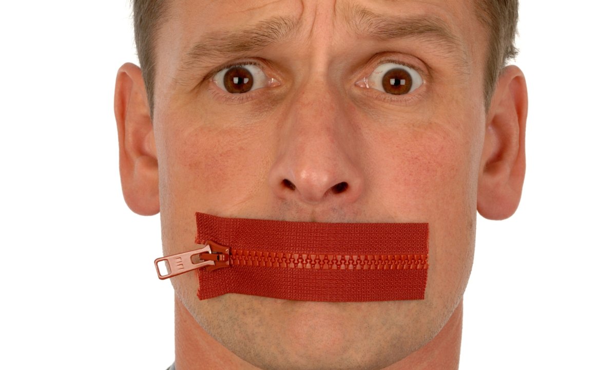 Улыбка только рот