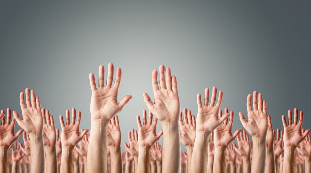 Рука тянется