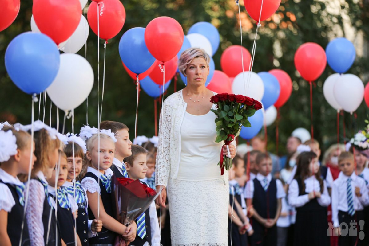 Ученик с учителем 1 сентября линейка