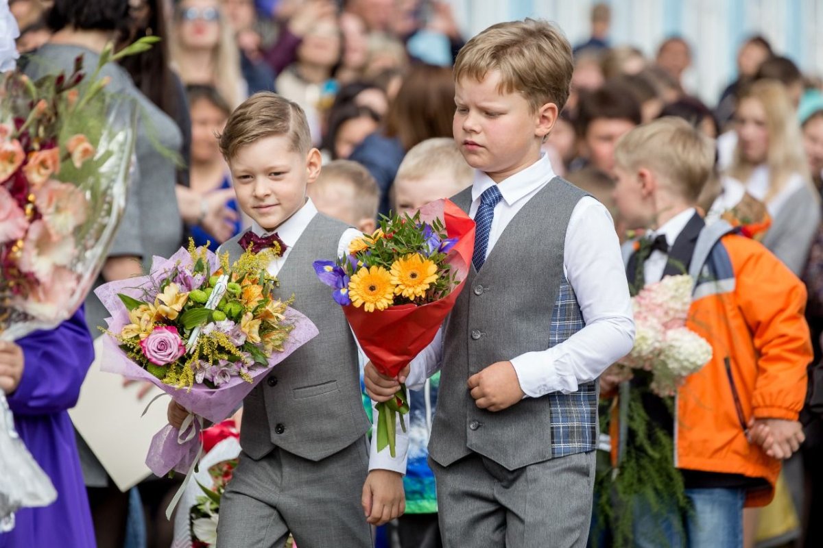 Ученик с цветами