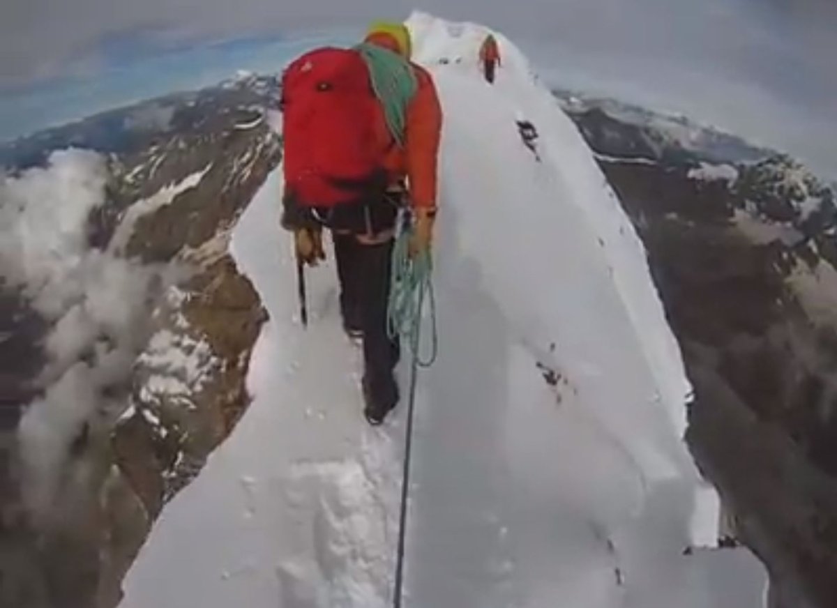 Маска горнолыжная на человеке