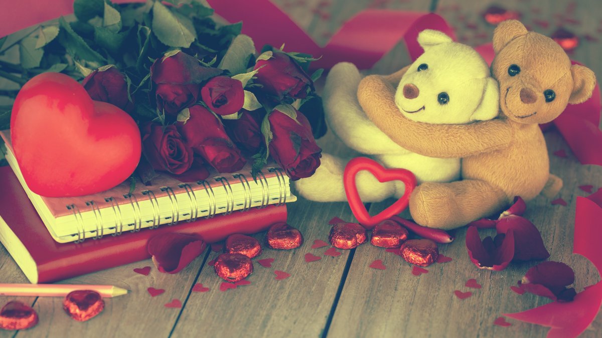 Медвежонок с сердечком и цветочком