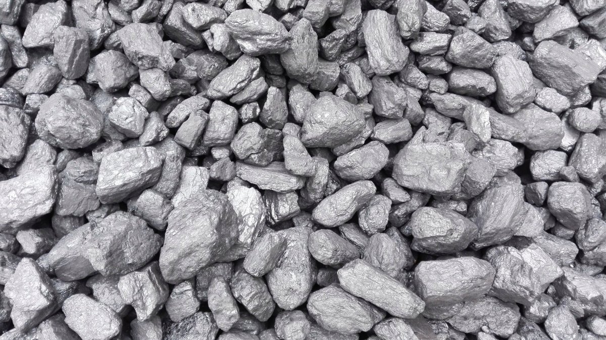 Угольно черный