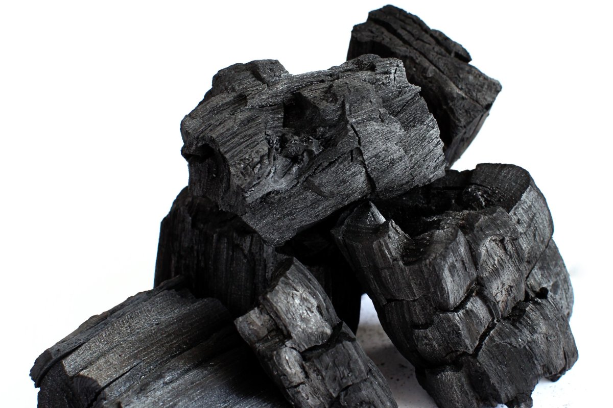 Куча угля на прозрачном фоне