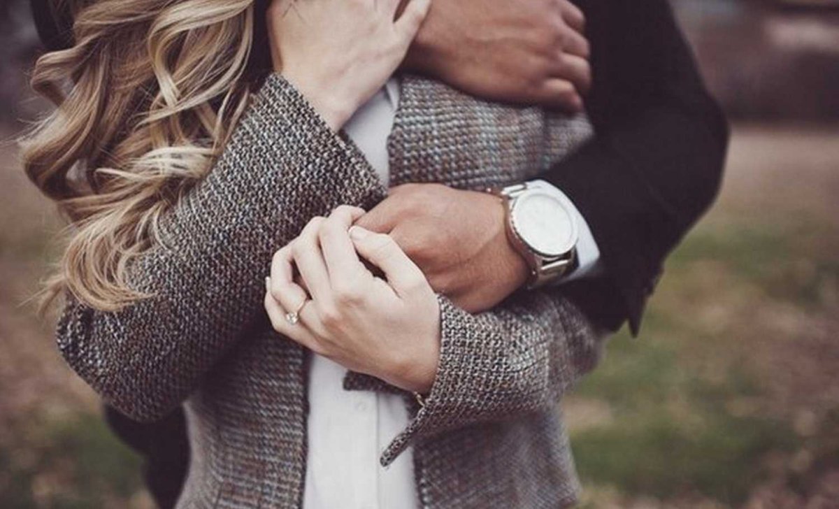 Объятия мужчины и женщины