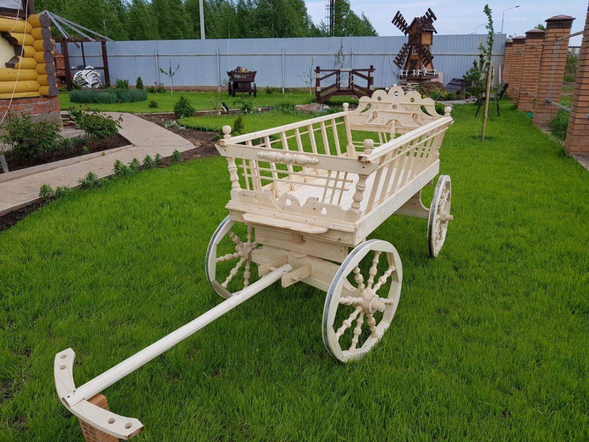 Телега с лошадью