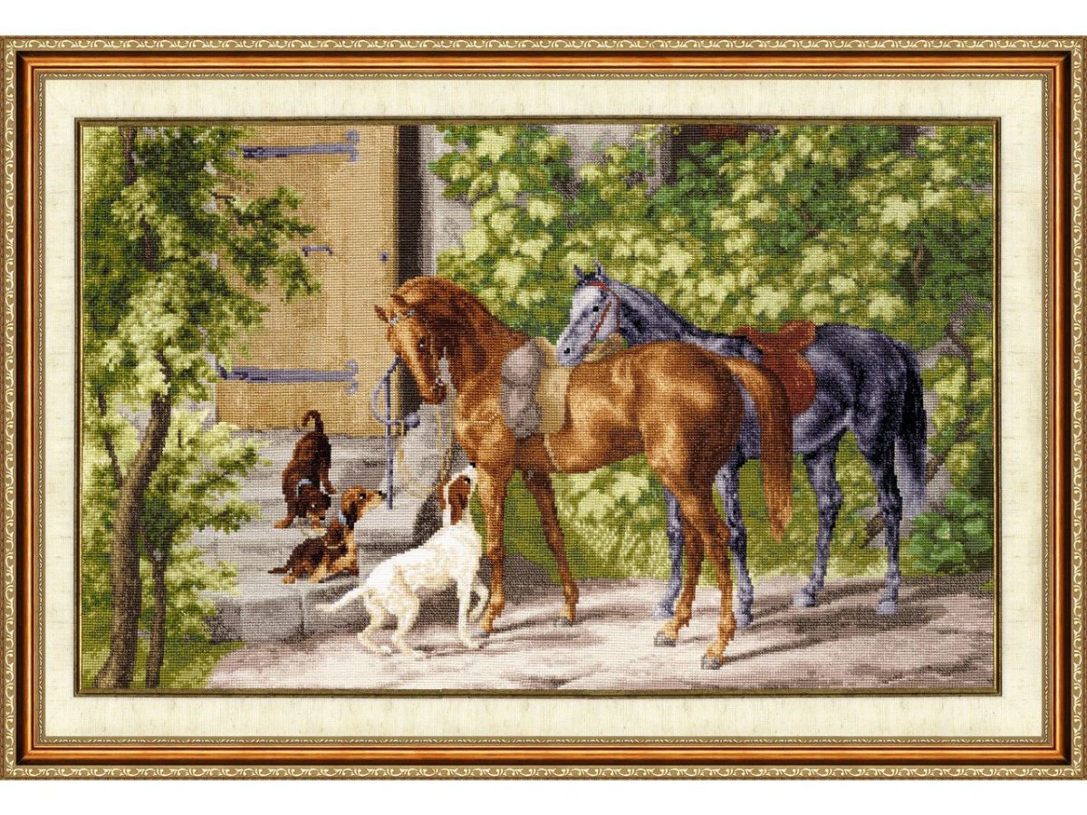 Лошади у крыльца золотое Руно