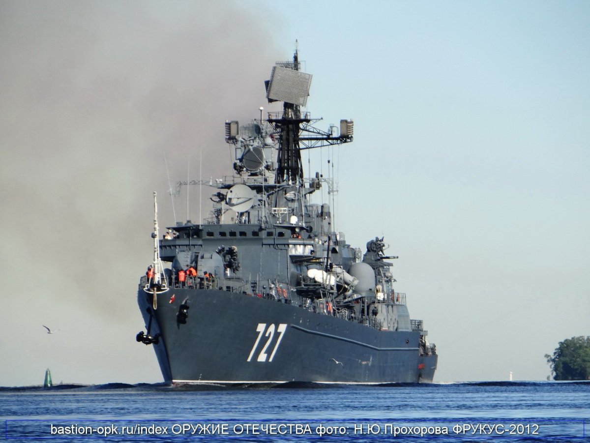 Балтийский флот с БДК Калининградом