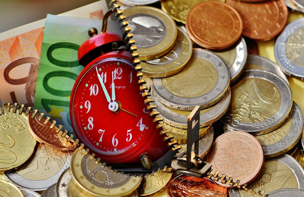 Часы и деньги