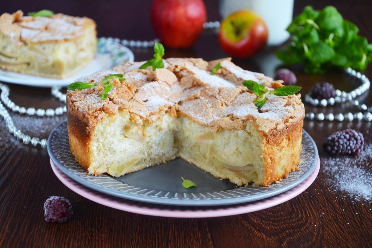 Шарлотка с яблоками классический