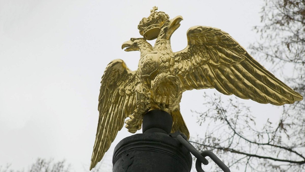 Флаг с двуглавым орлом в круге